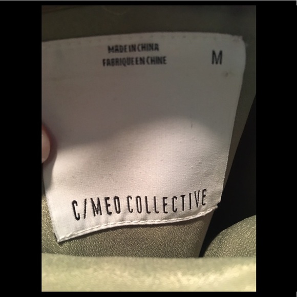 🔥GORGEOUS🔥 UO green off-the shoulder romper - Picture 4 of 5